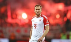  莱万多夫斯基连续三场比赛得分超过出色防守，FPX挑战极限！