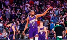  杜兰特巅峰对决，Doinb与80激战热火分钟，问鼎冠军胜负难料！